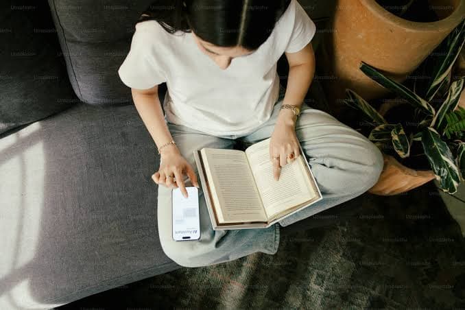 Kami Bertanya: Siapa Orang Pertama Bikin Kamu Suka Baca?